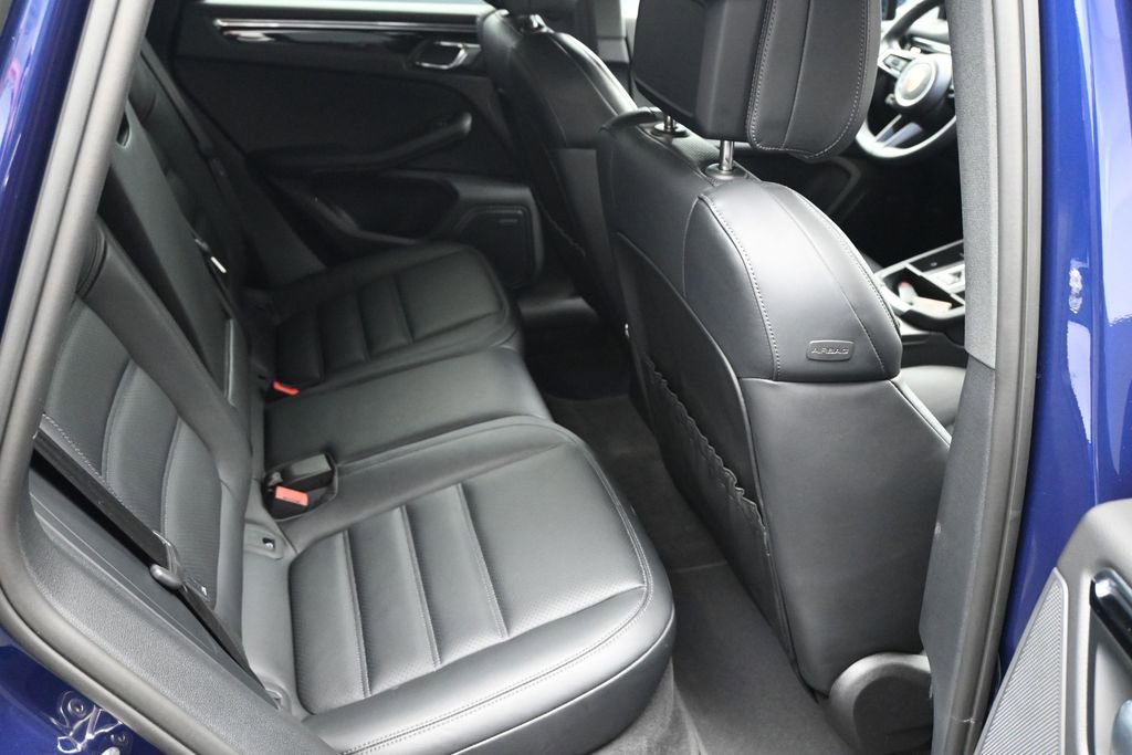 Used 2025 Porsche Macan AWD/4WD image 10