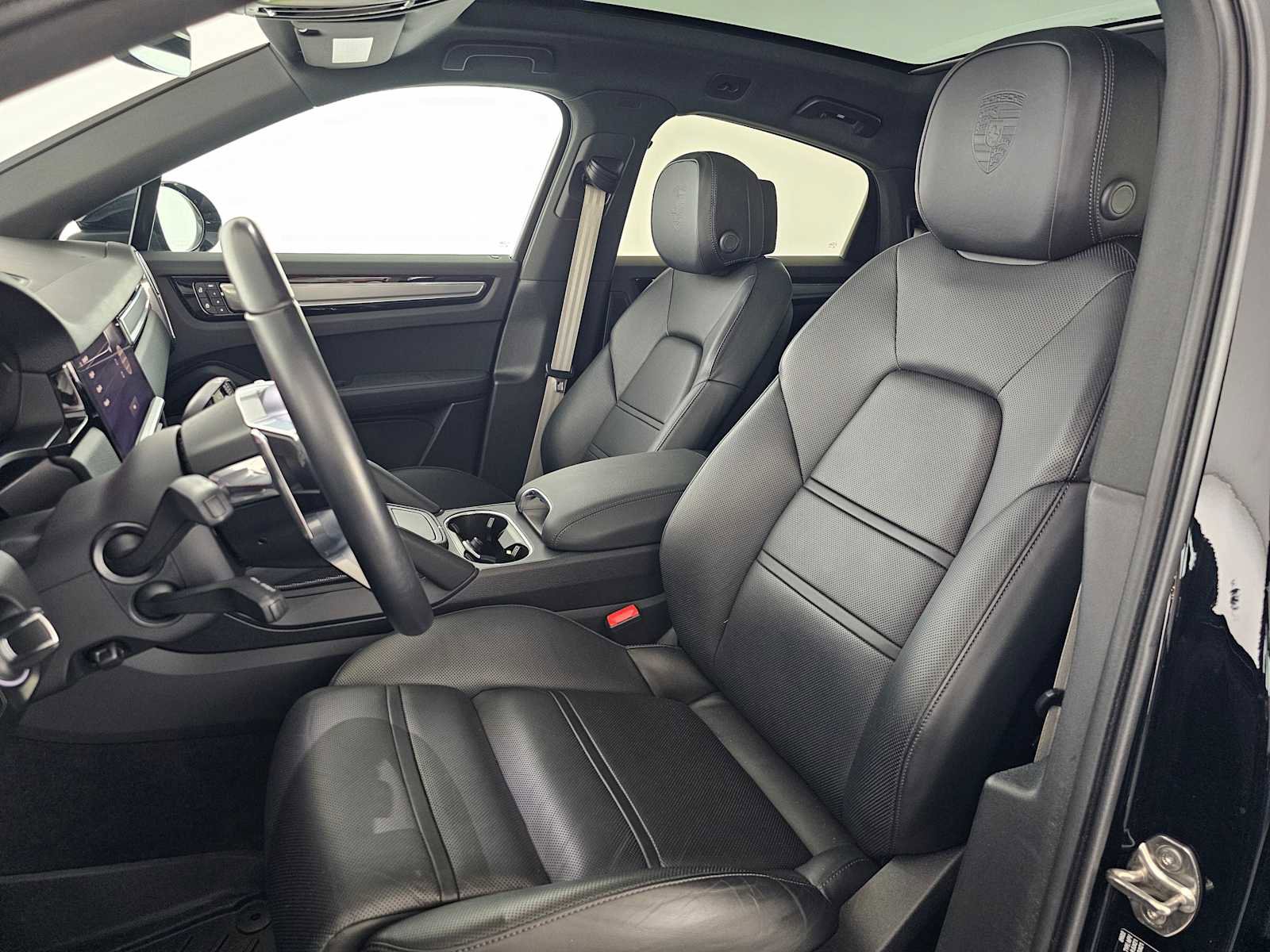 Used 2023 Porsche Cayenne Platinum Edition image 21