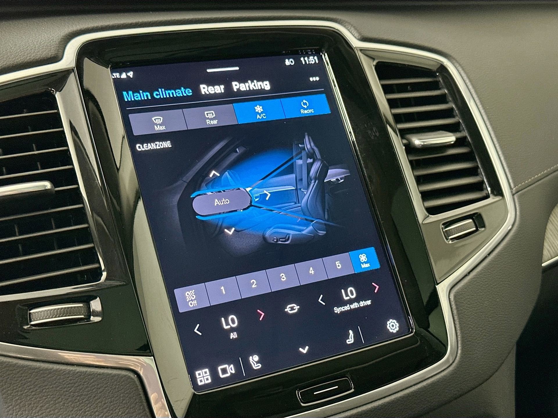 Certified 2023 Volvo XC90 B6 Ultimate w/ Protection Package Premier image 16