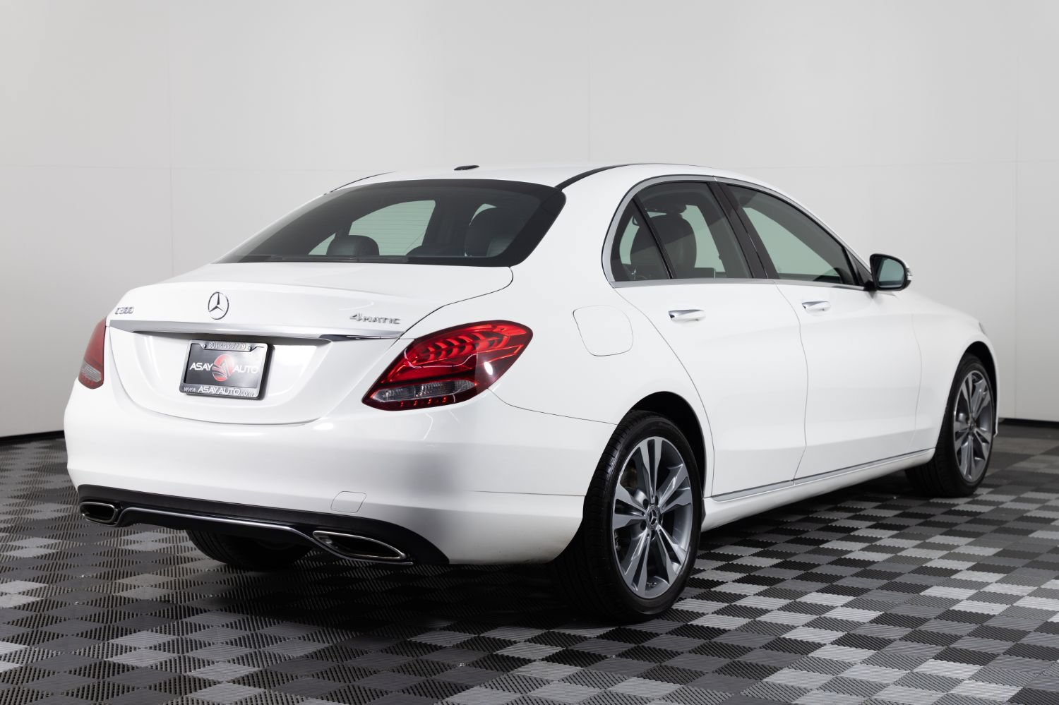 Used 2018 Mercedes-Benz C 300 4MATIC Sedan w/ Premium Package image 7