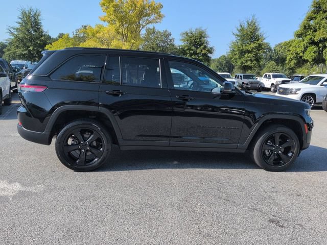 Used 2023 Jeep Grand Cherokee Altitude AWD/4WD image 3