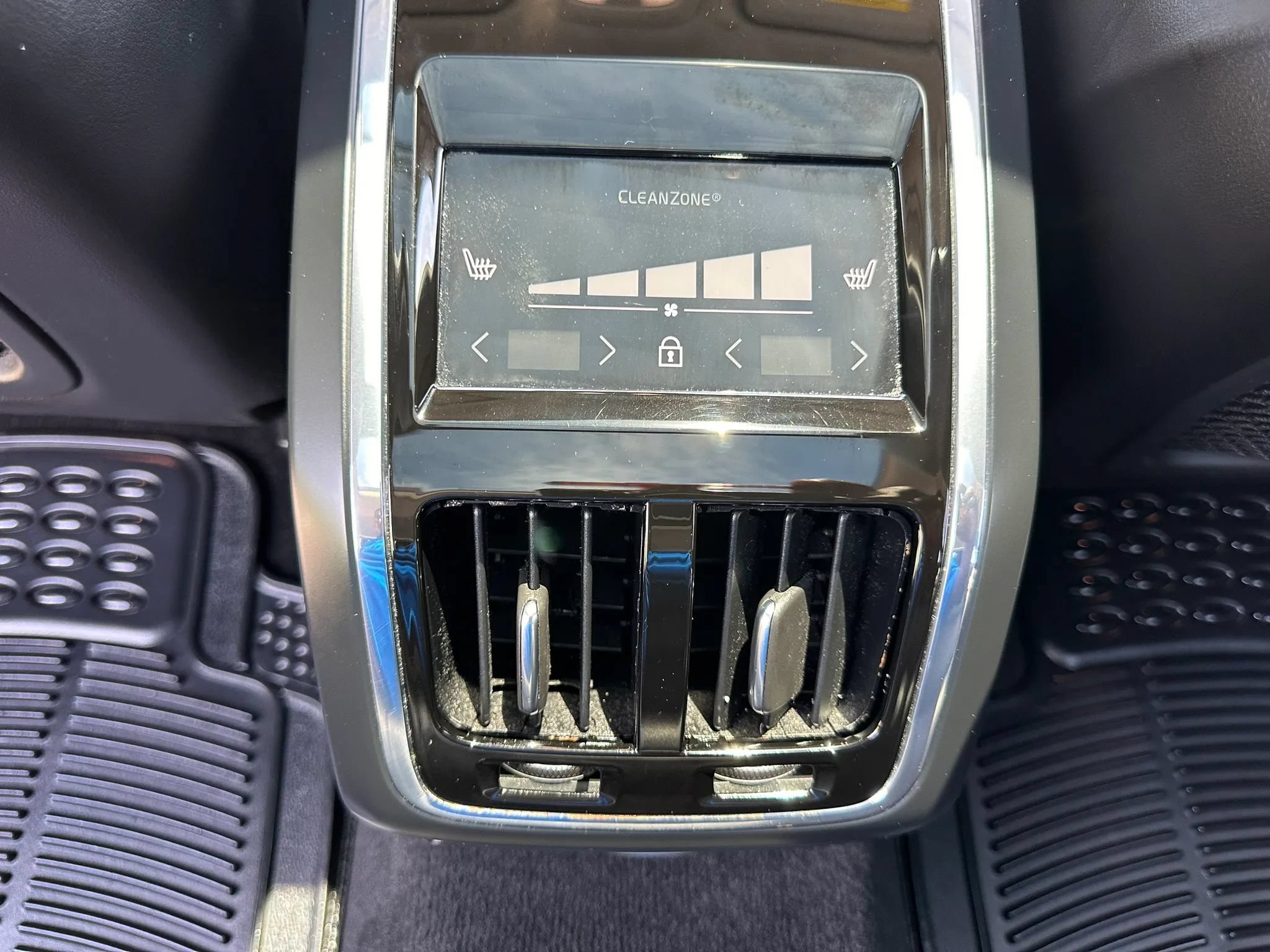 Used 2023 Volvo S90 B6 Plus AWD/4WD image 32