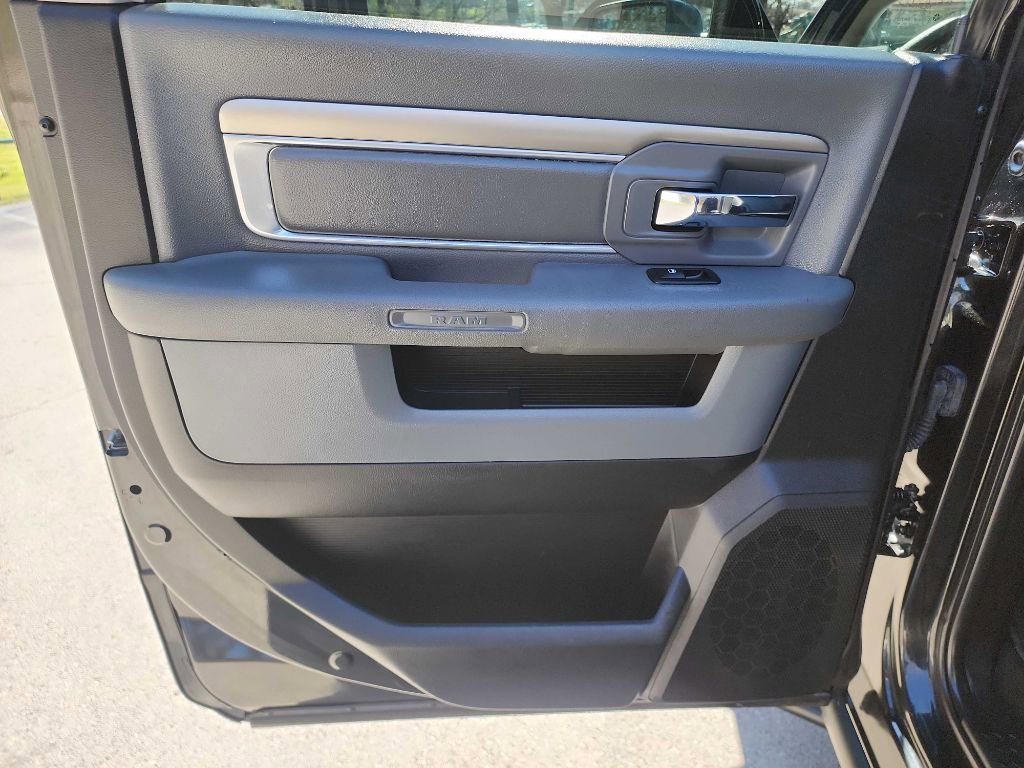 Used 2018 RAM 2500 SLT w/ Luxury Group image 29