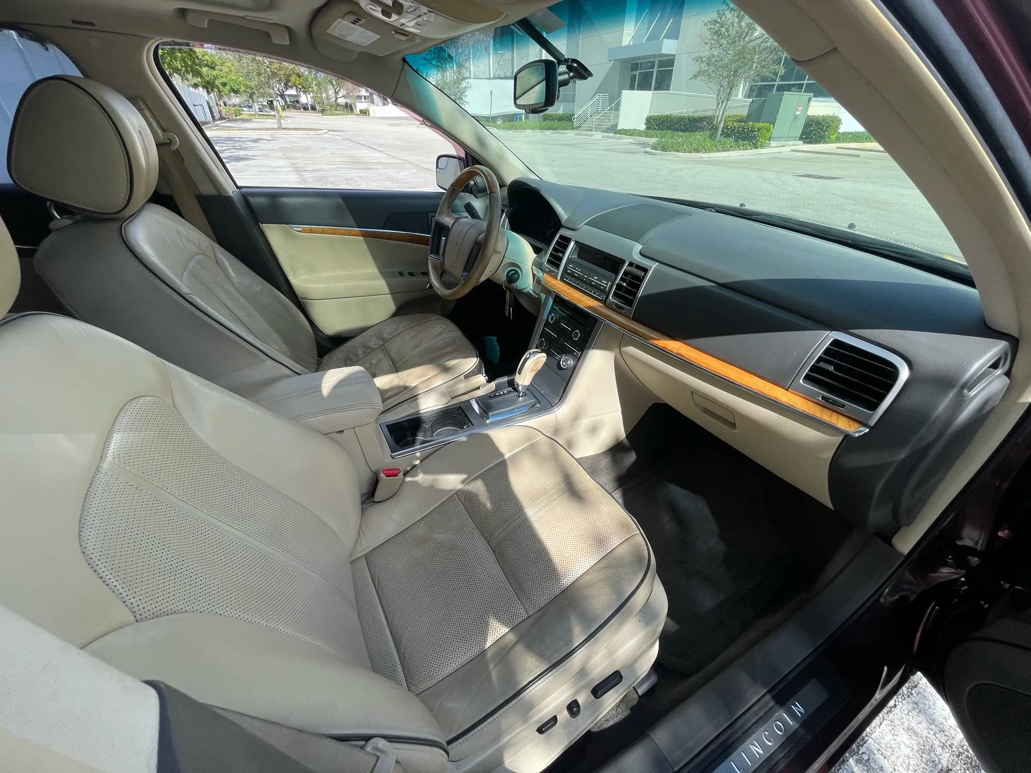 Used 2011 Lincoln MKZ Hybrid image 28