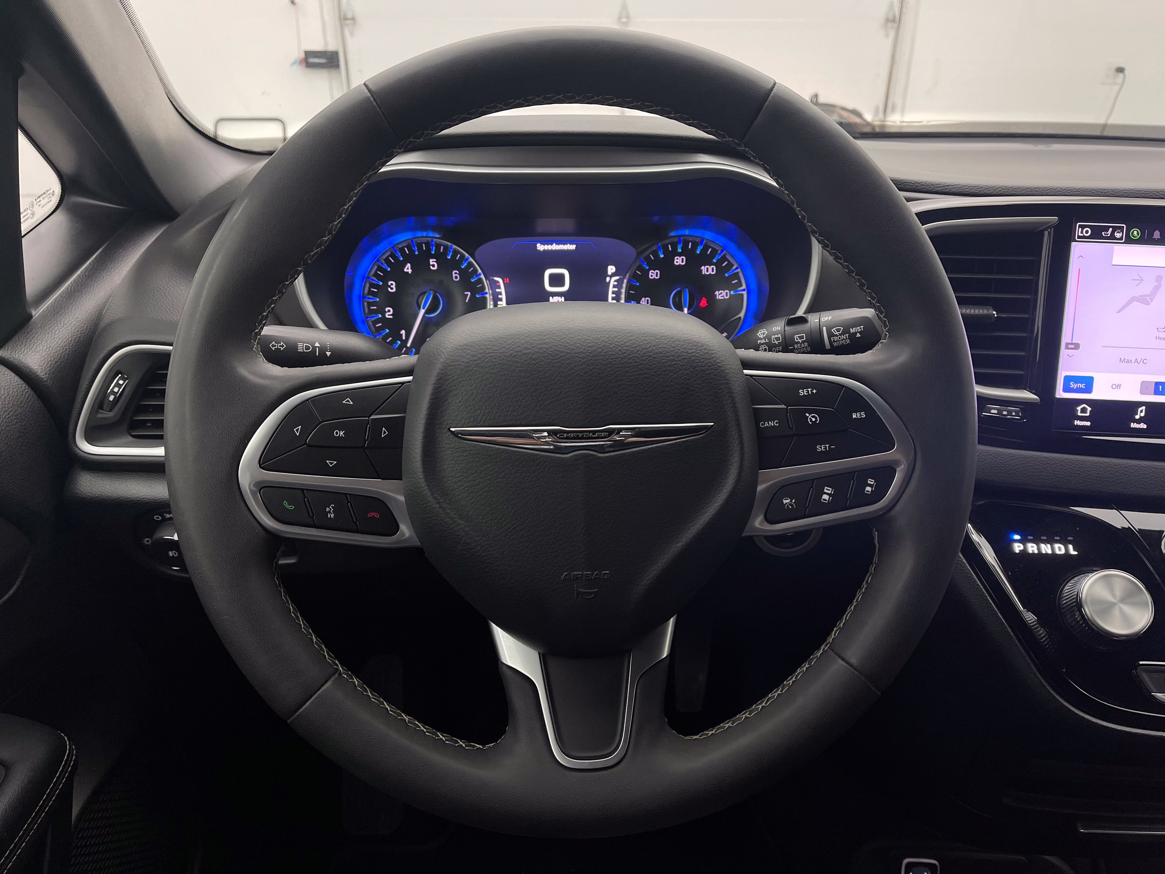 Used 2025 Chrysler Pacifica Select FWD image 19