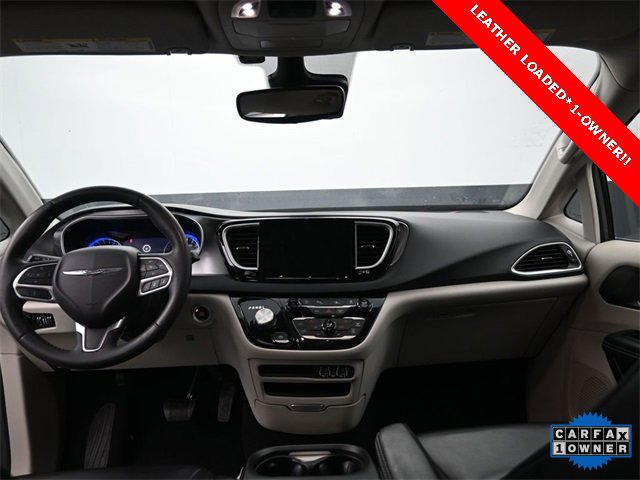 Used 2023 Chrysler Pacifica Touring-L image 23