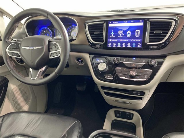 Used 2018 Chrysler Pacifica Touring-L image 14