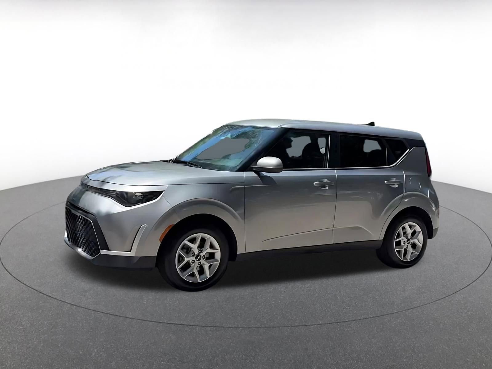 Used 2025 Kia Soul LX w/ LX Technology Package FWD image 9