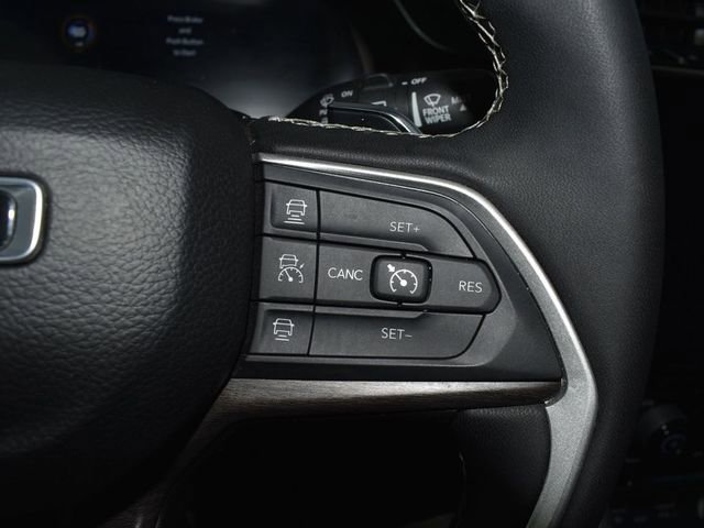 Used 2024 Jeep Grand Cherokee L Limited w/ Luxury Tech Group II image 18