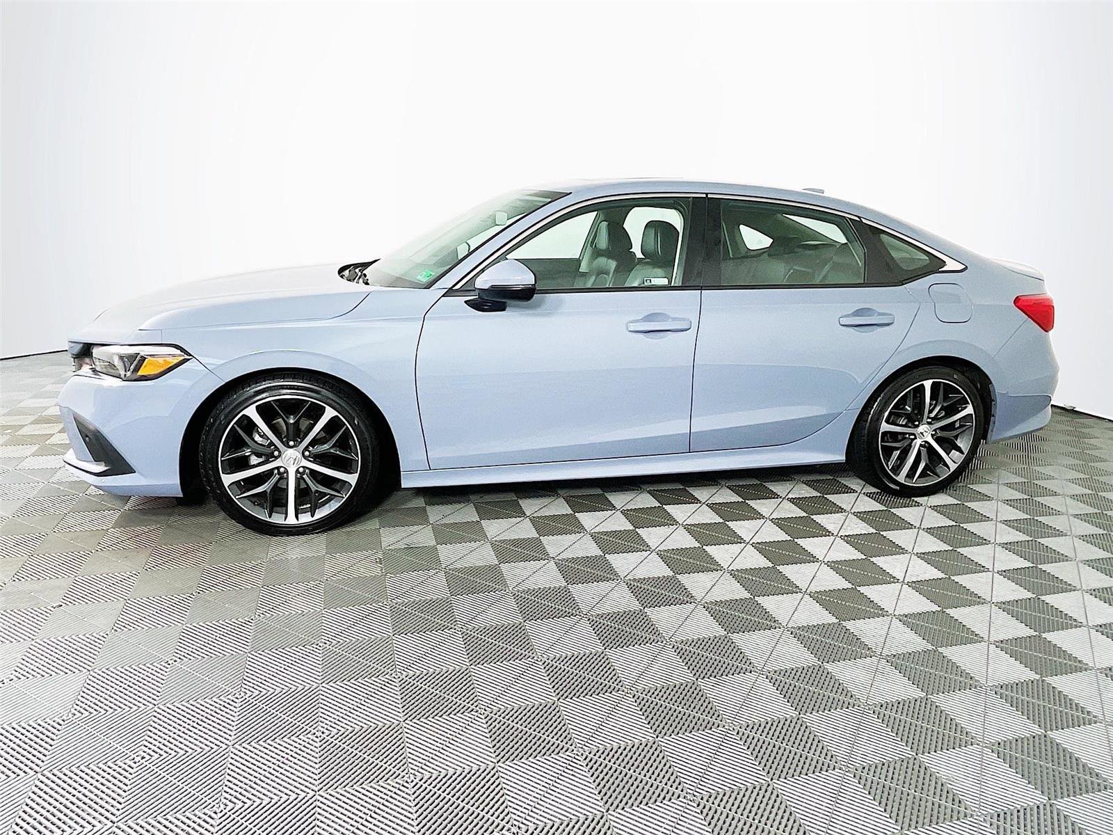 Used 2024 Honda Civic Touring image 4