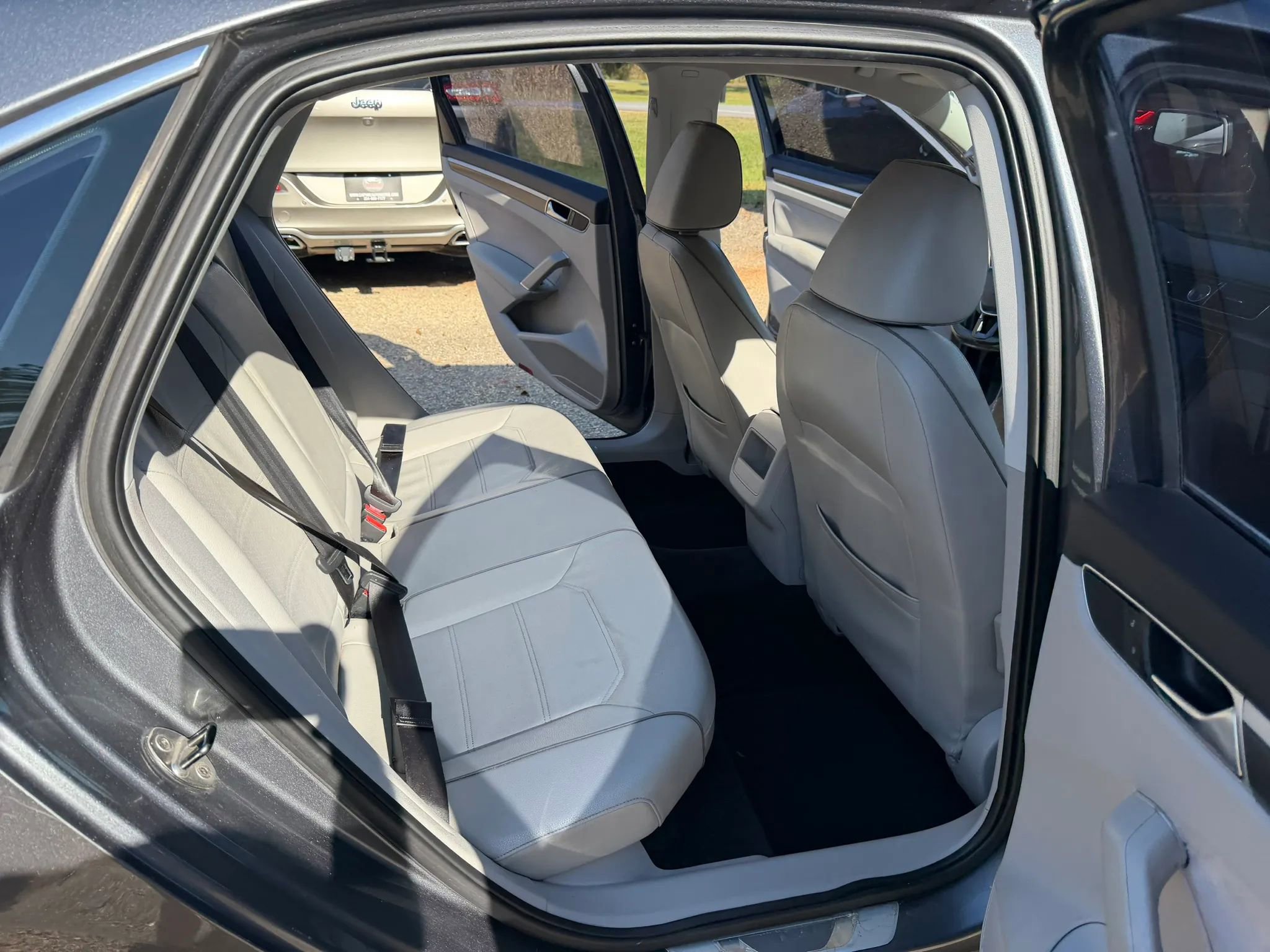 Used 2017 Volkswagen Passat 1.8T R-Line image 11