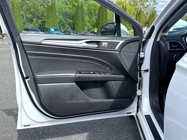 Used 2016 Ford Fusion Energi Titanium FWD image 18