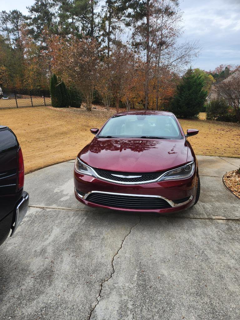 Used 2017 Chrysler 200 Limited Platinum image 2