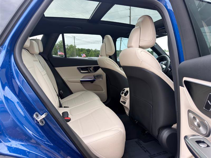 Used 2026 Mercedes-Benz GLC 300 4MATIC image 23