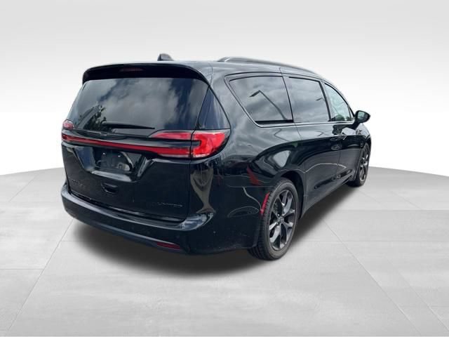 Used 2025 Chrysler Pacifica Limited FWD image 7