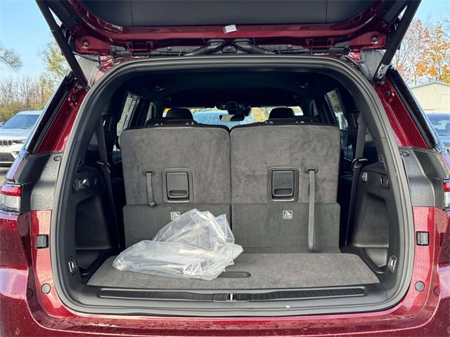 New 2025 Jeep Grand Cherokee L Laredo image 17