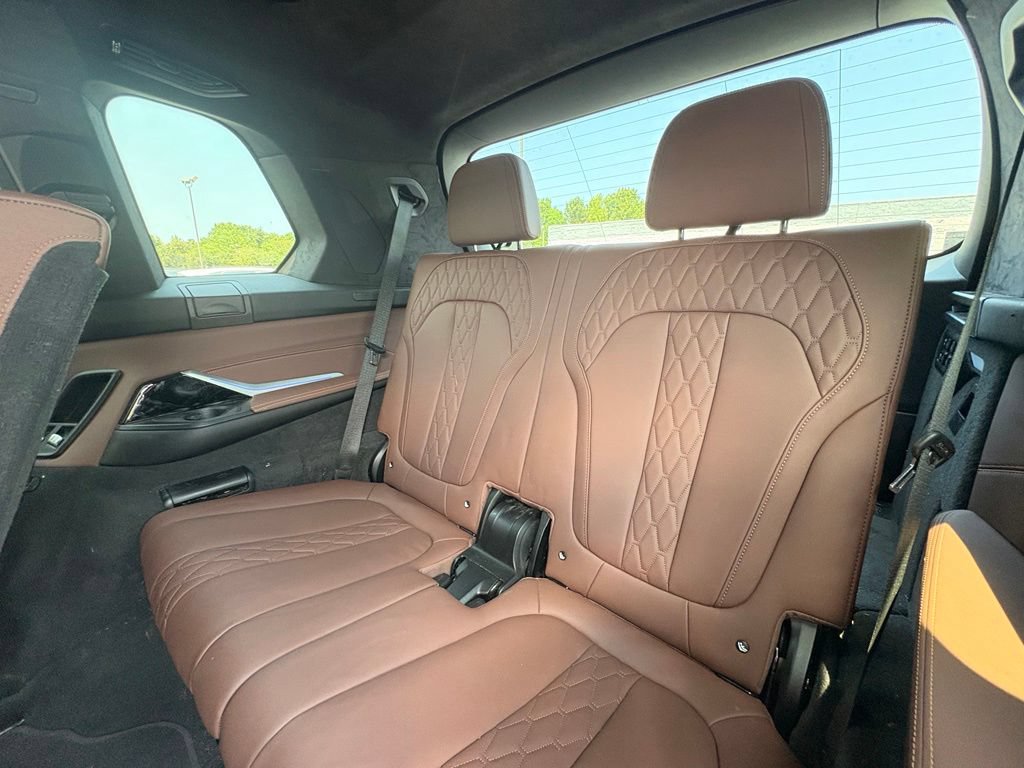 Used 2024 BMW X7 M60i AWD/4WD image 27