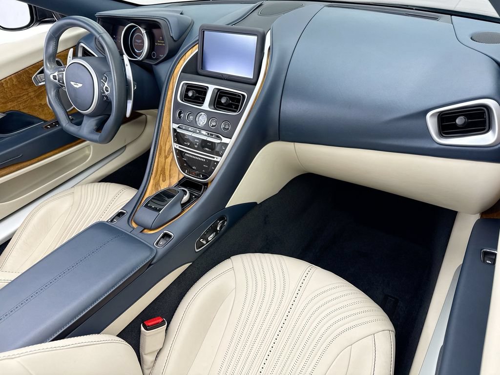 Used 2023 Aston Martin DB11 Volante RWD image 24