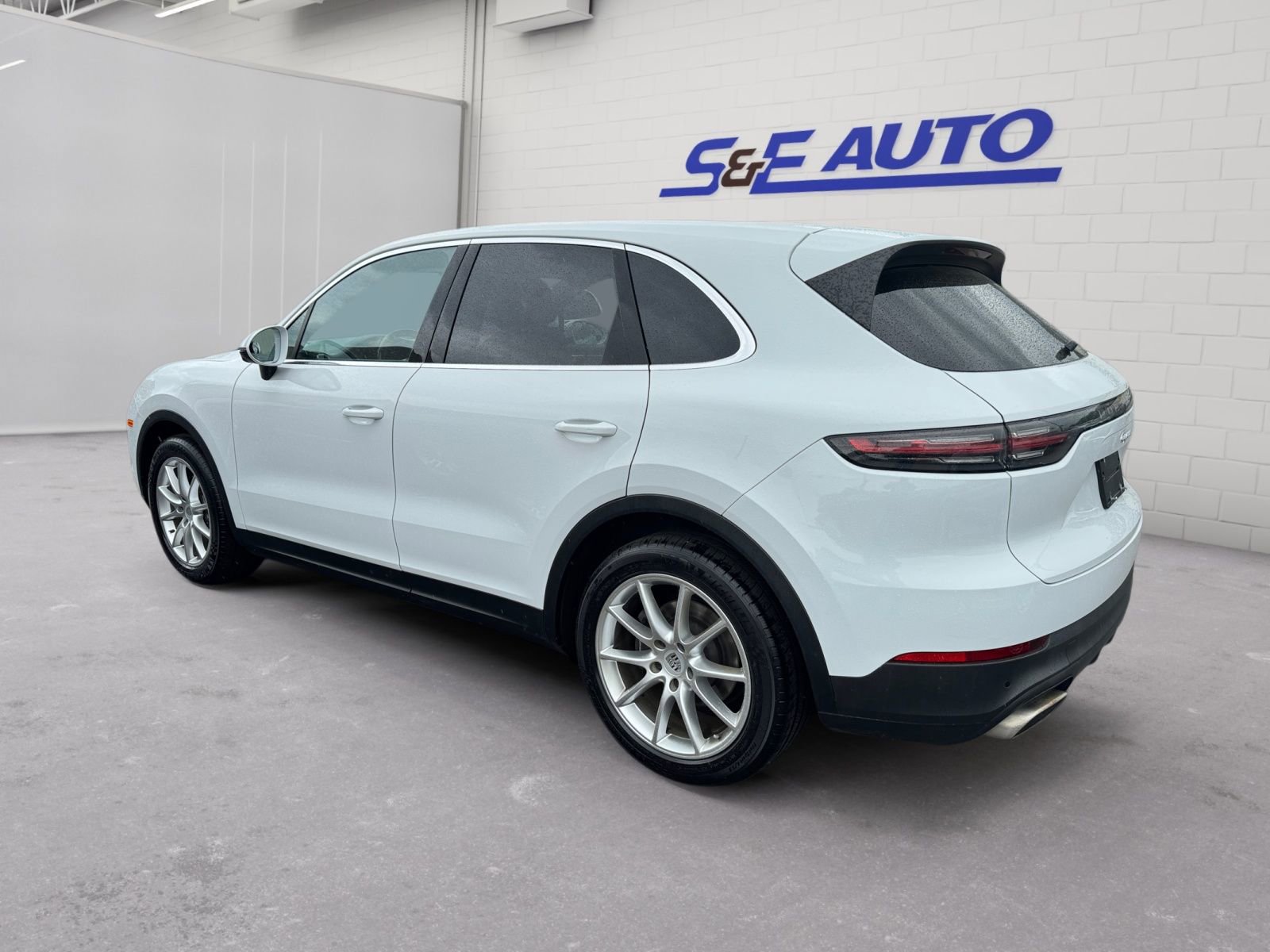 Used 2019 Porsche Cayenne AWD/4WD image 3