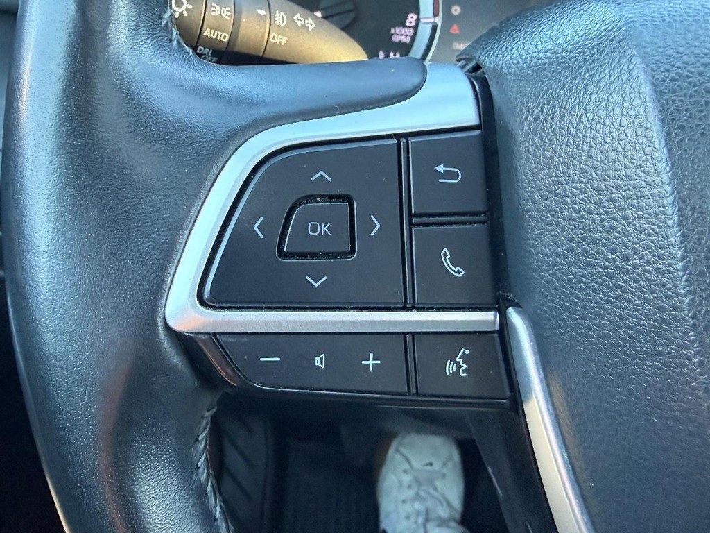 Certified 2023 Toyota Highlander XLE image 21