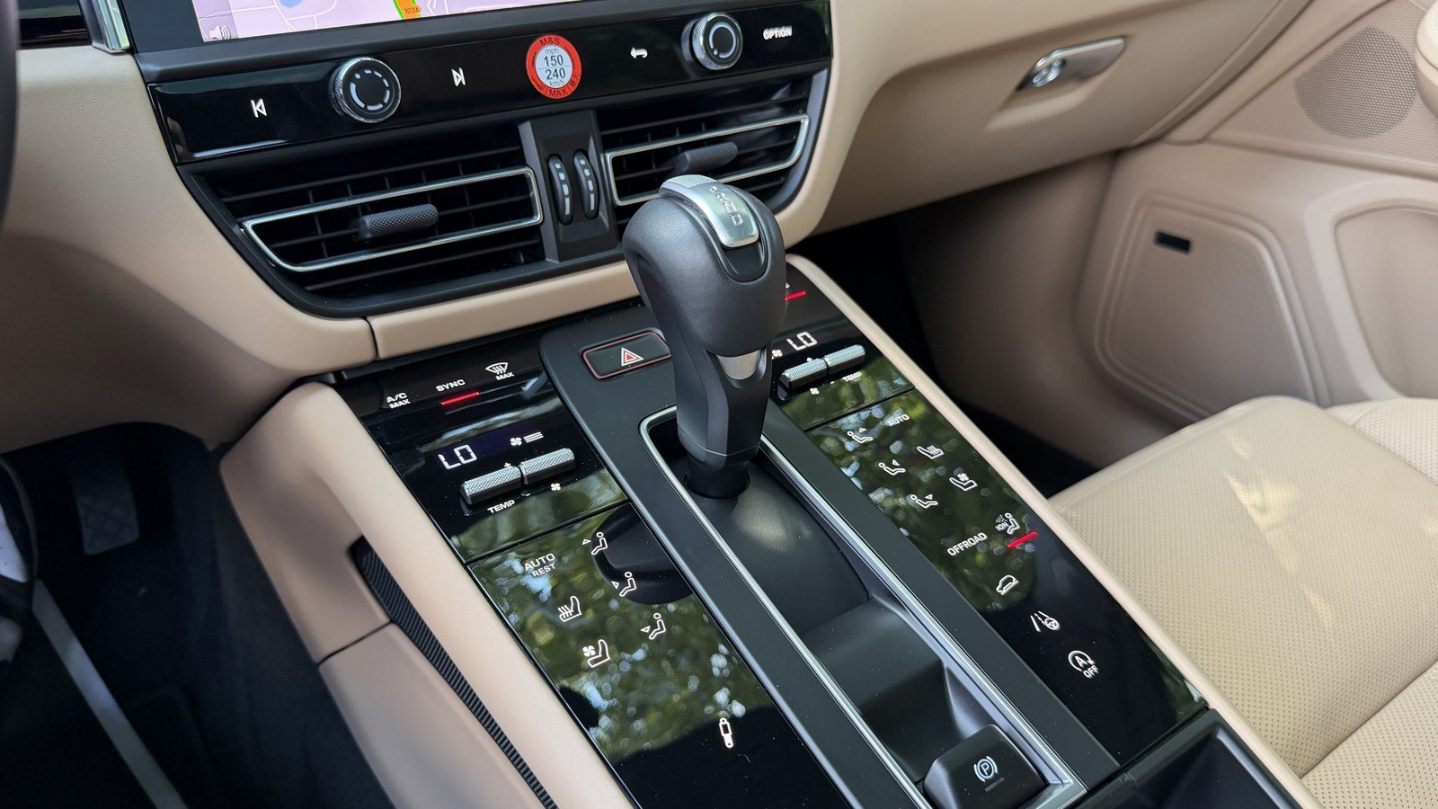 Certified 2026 Porsche Macan Turbo AWD/4WD image 30