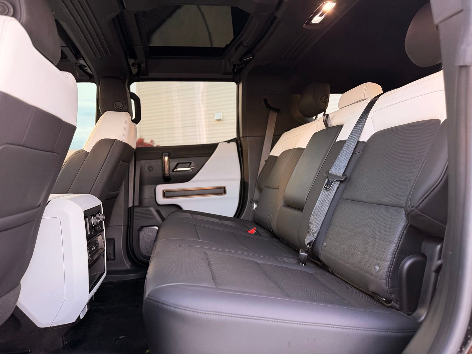 Used 2024 GMC Hummer EV 2X w/ Extreme Off-Road Package AWD/4WD image 27