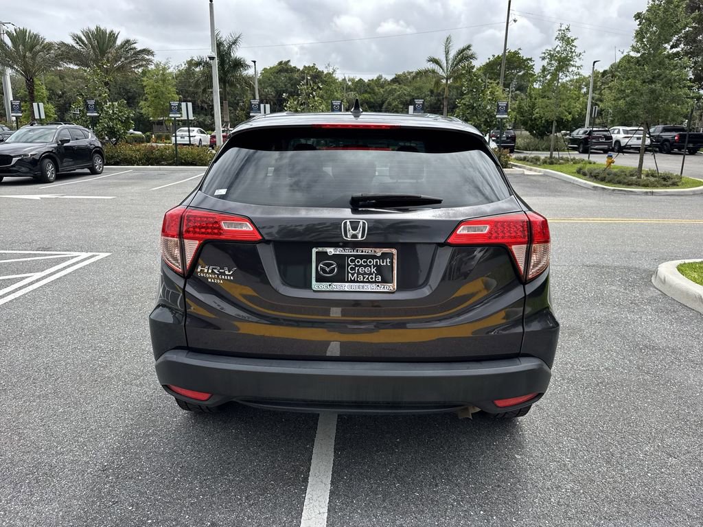 Used 2017 Honda HR-V LX image 2