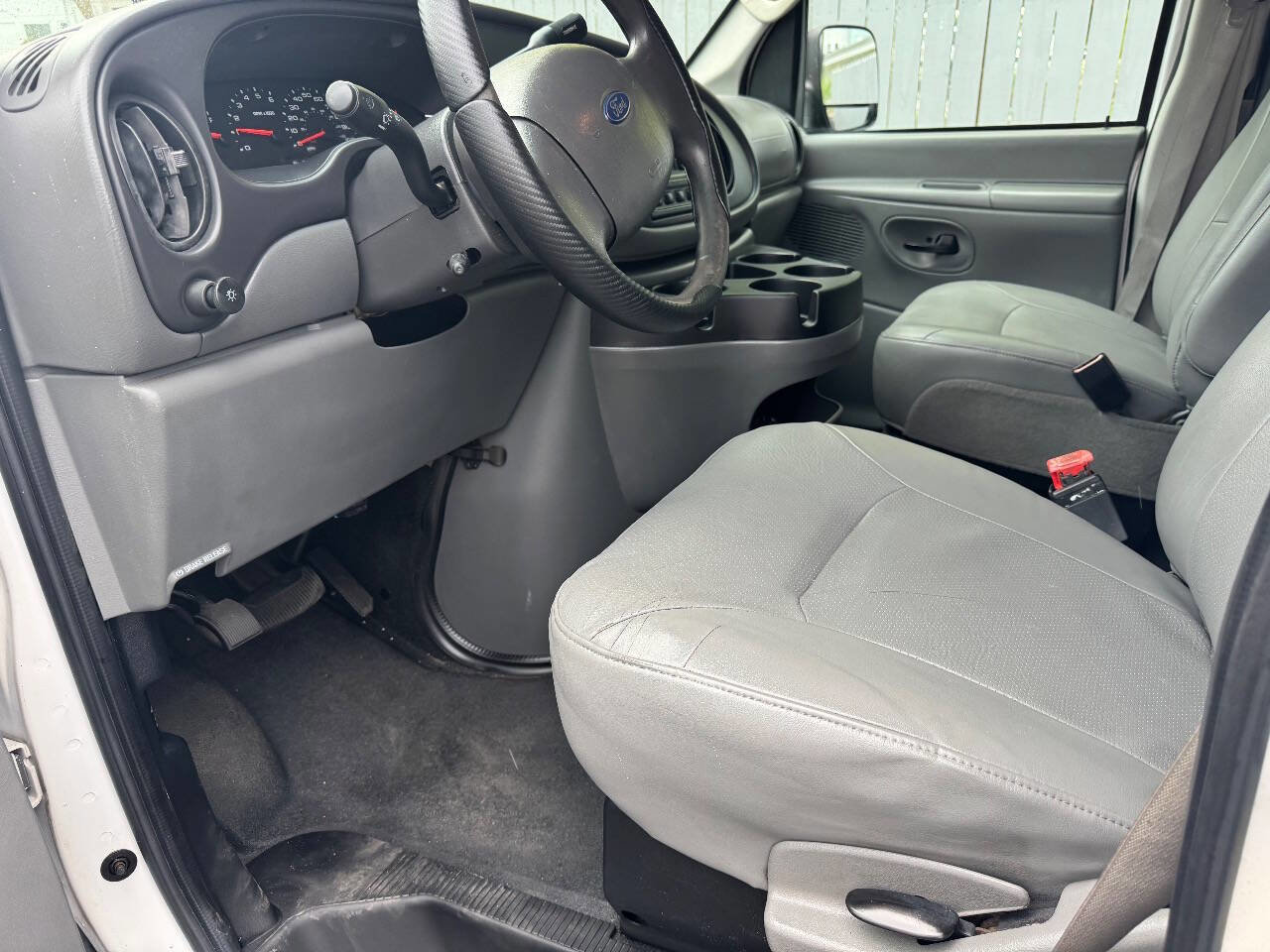 Used 2006 Ford E-250 and Econoline 250 Extended RWD image 7