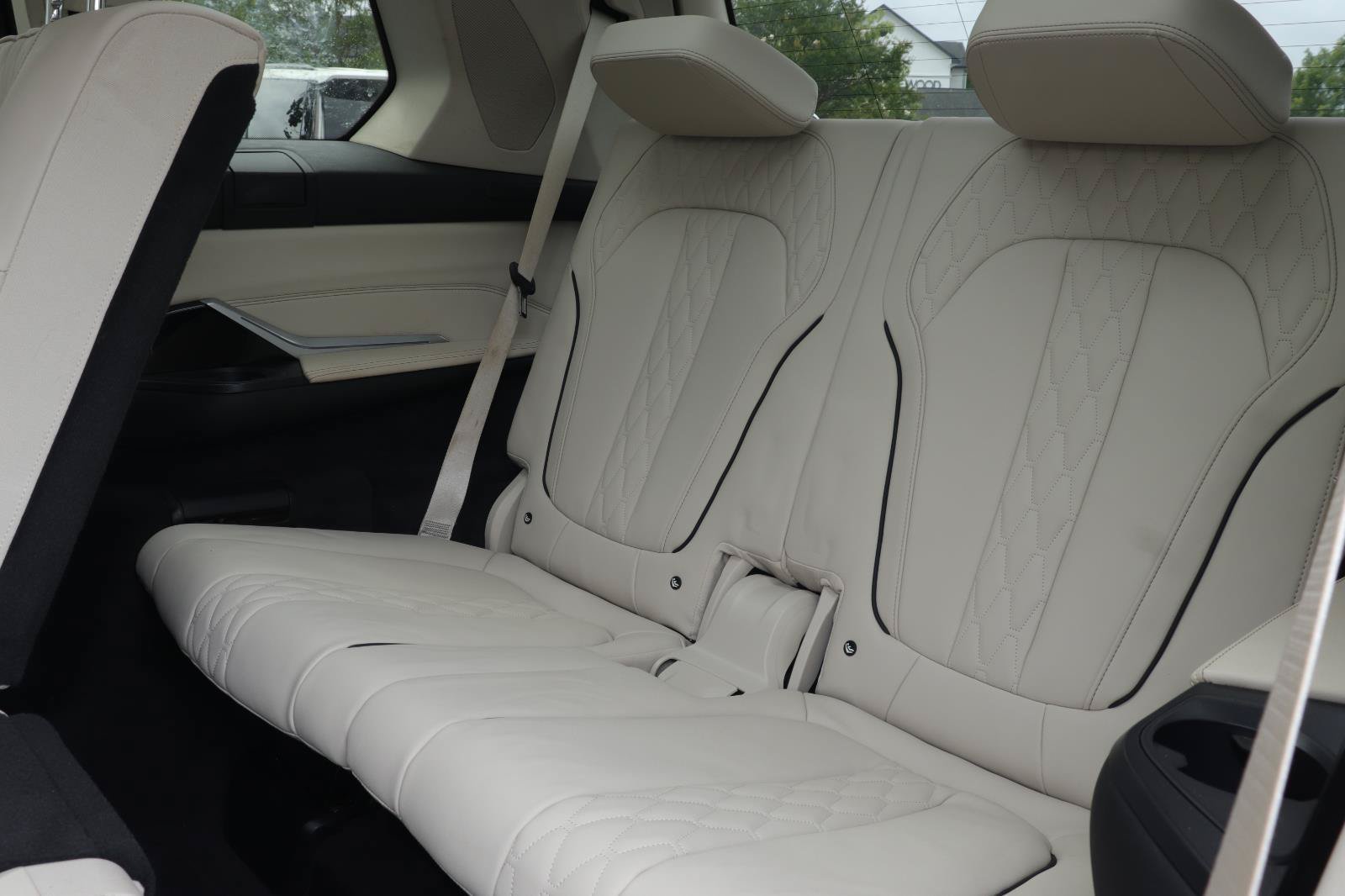 Used 2024 BMW X7 xDrive40i w/ Premium Package AWD/4WD image 14