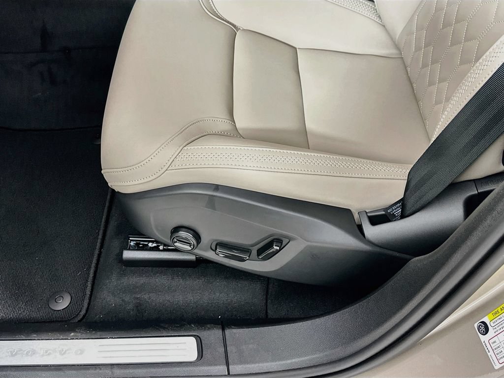 Used 2026 Volvo XC60 B5 Plus w/ Protection Package Premier AWD/4WD image 9