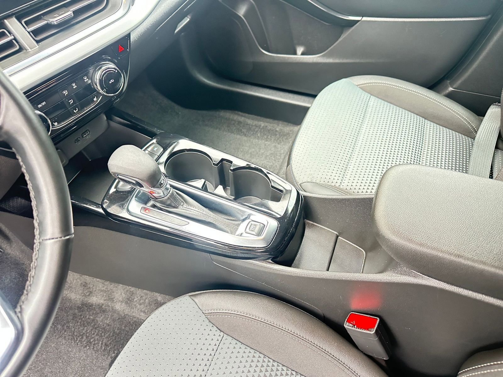 Used 2025 Chevrolet Trax LT w/ LT Convenience Package image 41