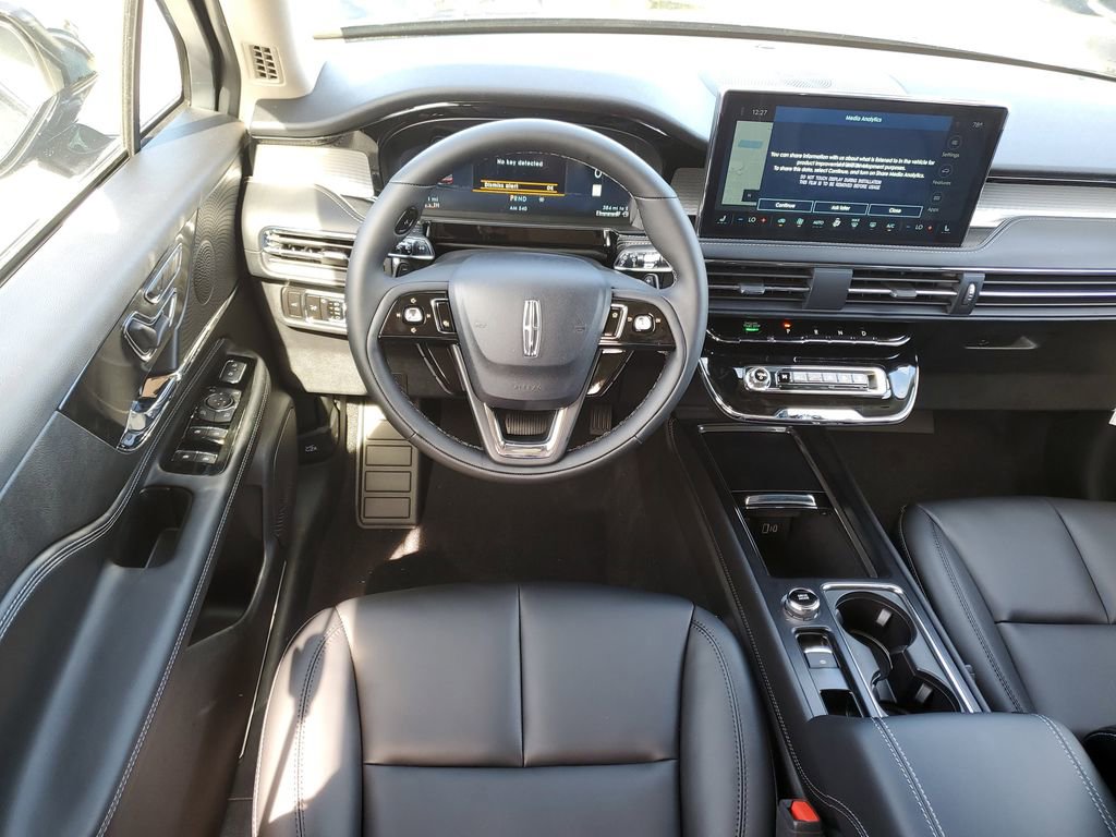 New 2026 Lincoln Corsair Premiere FWD image 16