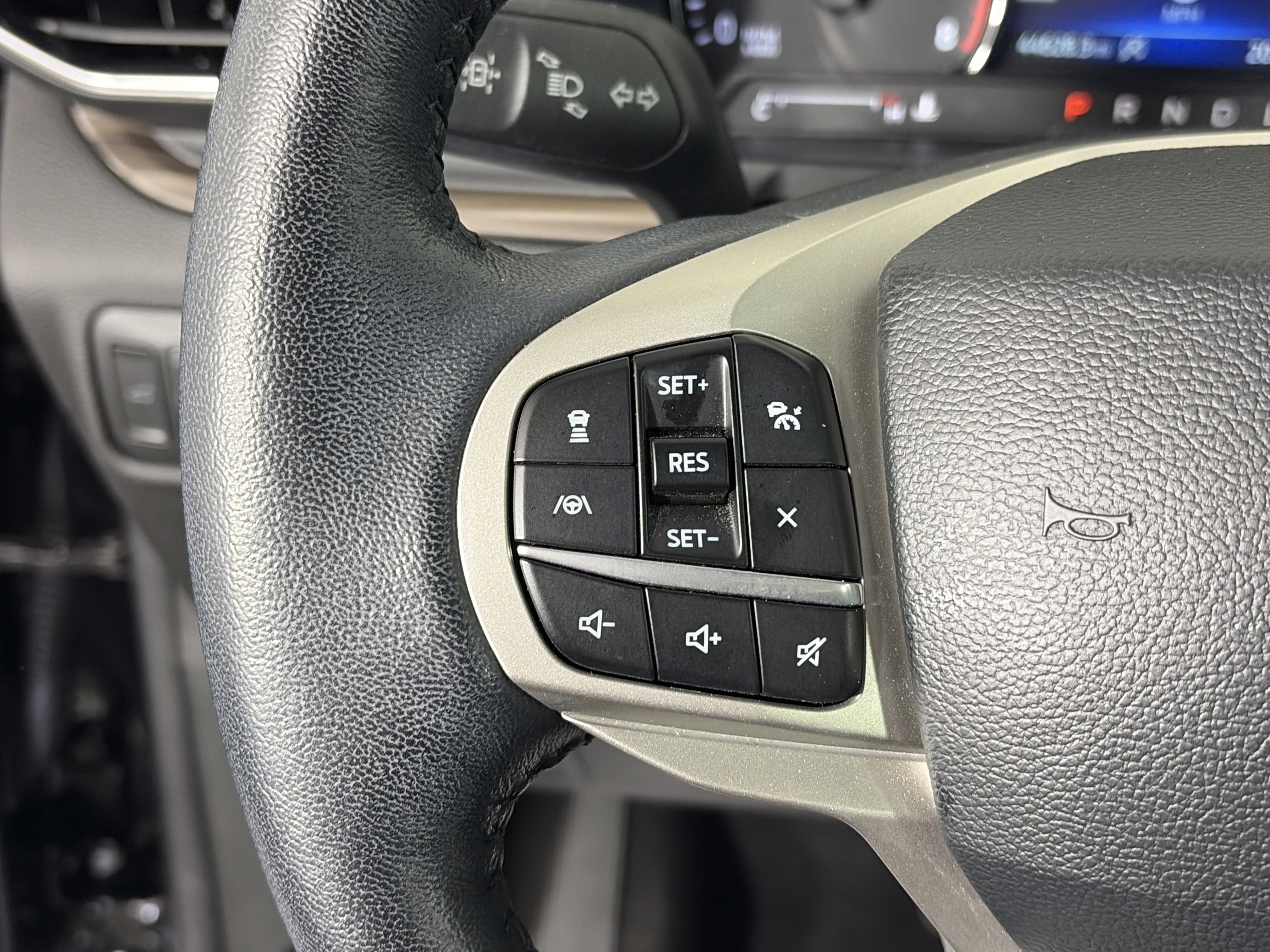 Used 2022 Ford Explorer Limited image 33