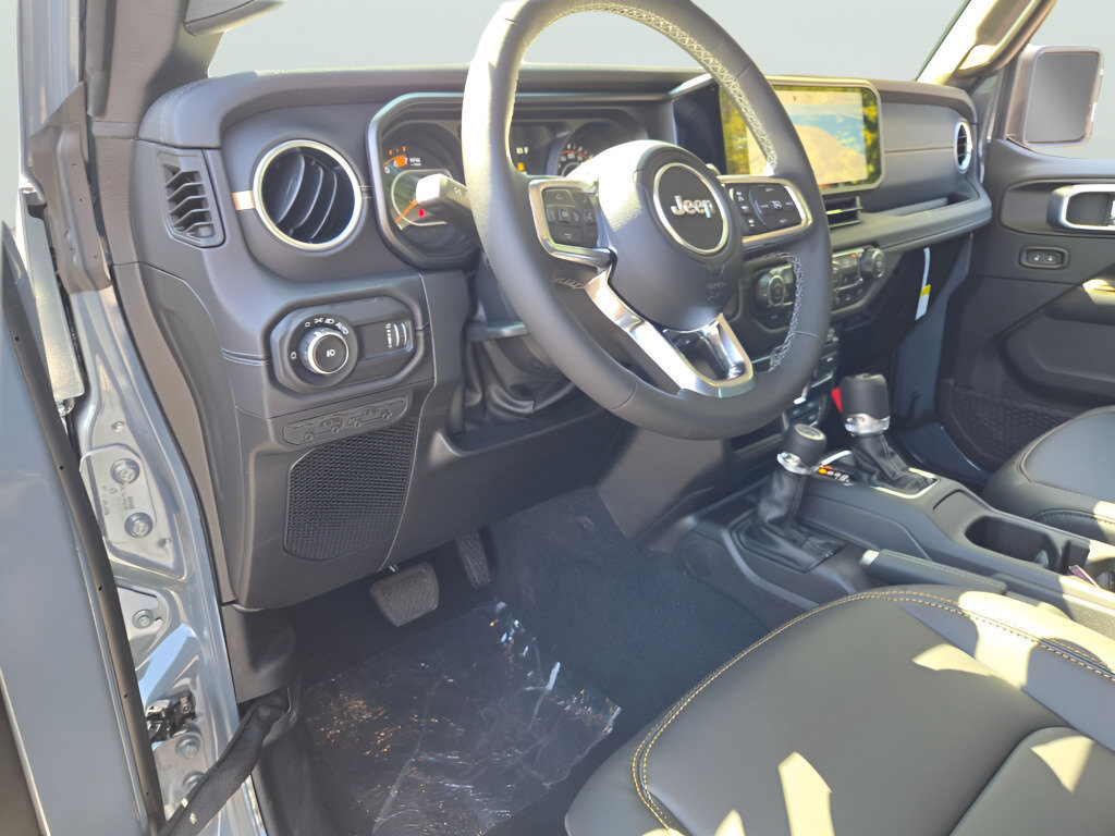 New 2026 Jeep Wrangler Unlimited Sahara AWD/4WD image 27
