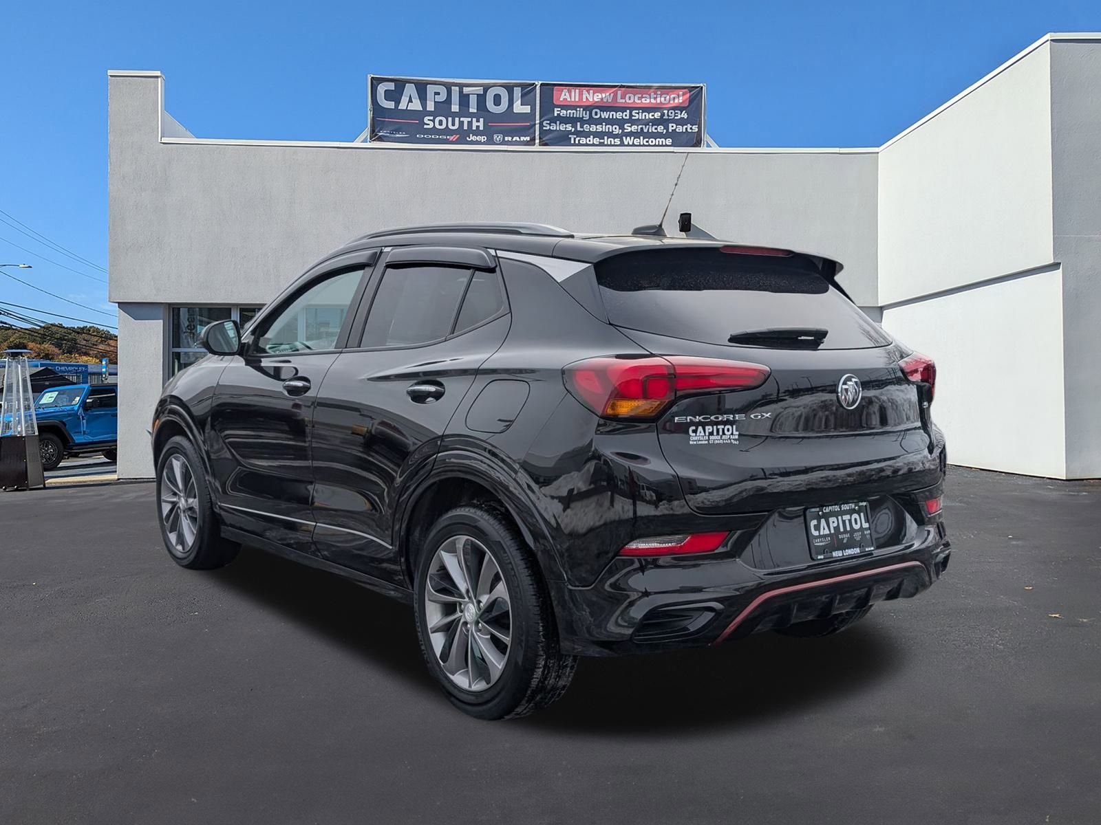 Used 2022 Buick Encore GX Select w/ Sport Touring Package image 4