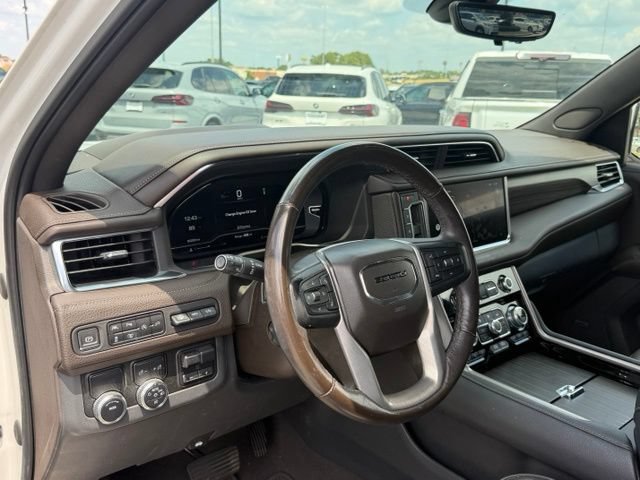 Used 2022 GMC Yukon Denali w/ Denali Premium Package RWD image 14