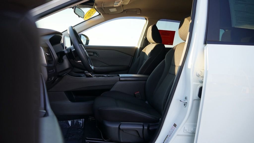 Used 2023 Nissan Rogue S image 12