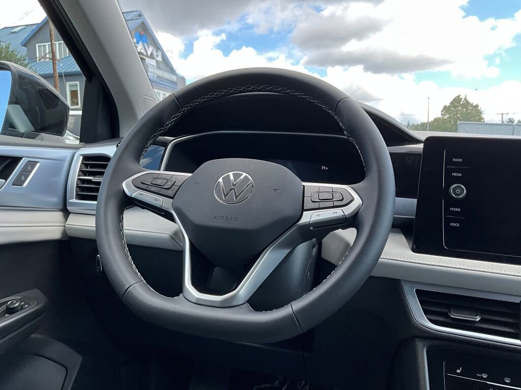 New 2025 Volkswagen Taos SE image 19