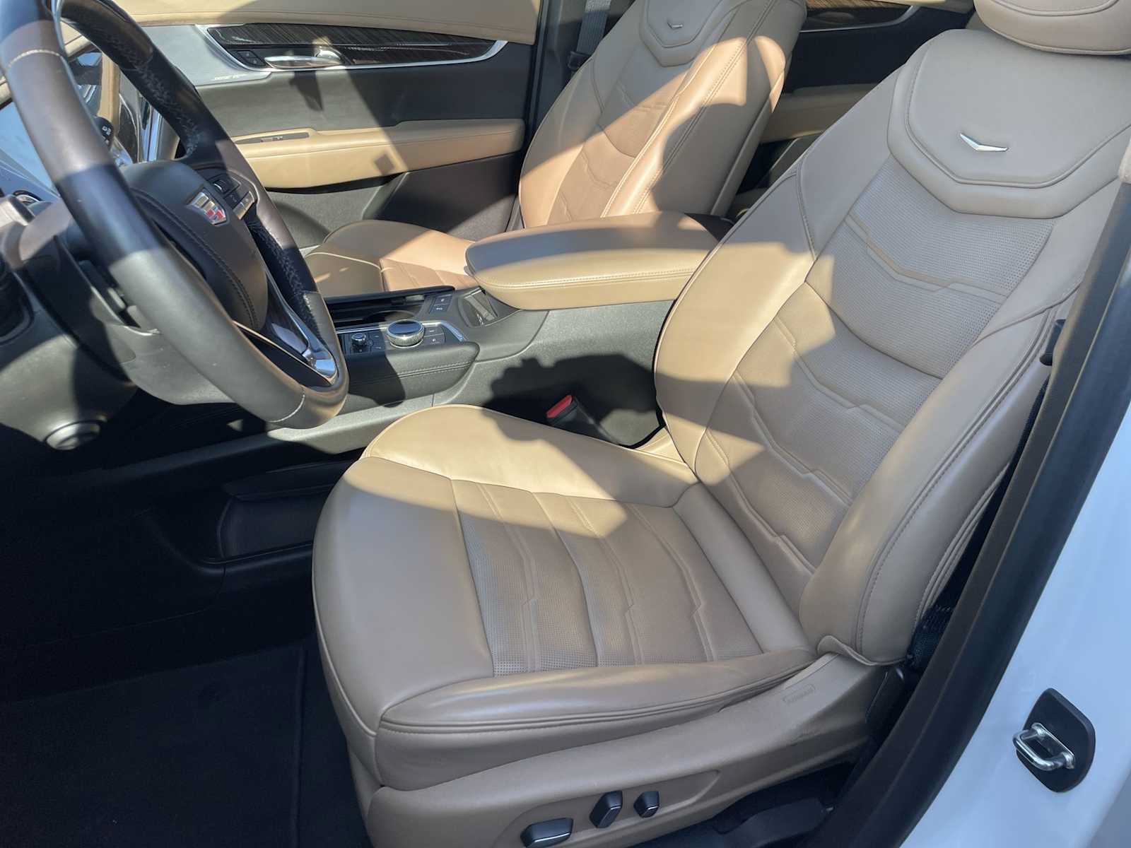 Used 2024 Cadillac XT6 Premium Luxury w/ Platinum Package AWD/4WD image 21
