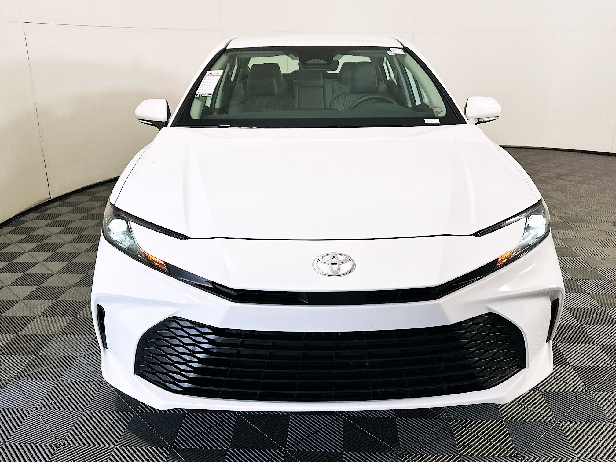 Used 2025 Toyota Camry LE image 6