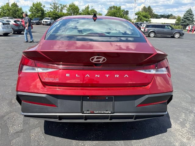 Used 2024 Hyundai Elantra SEL FWD image 6