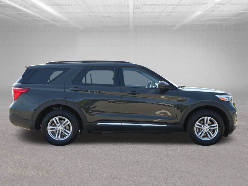 Used 2024 Ford Explorer XLT w/ Equipment Group 202A AWD/4WD image 10