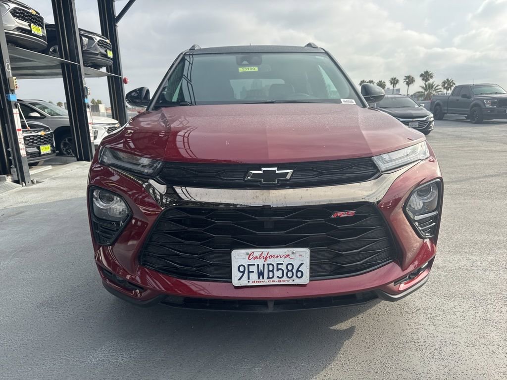 Used 2023 Chevrolet TrailBlazer RS w/ Sun and Liftgate Package FWD image 2