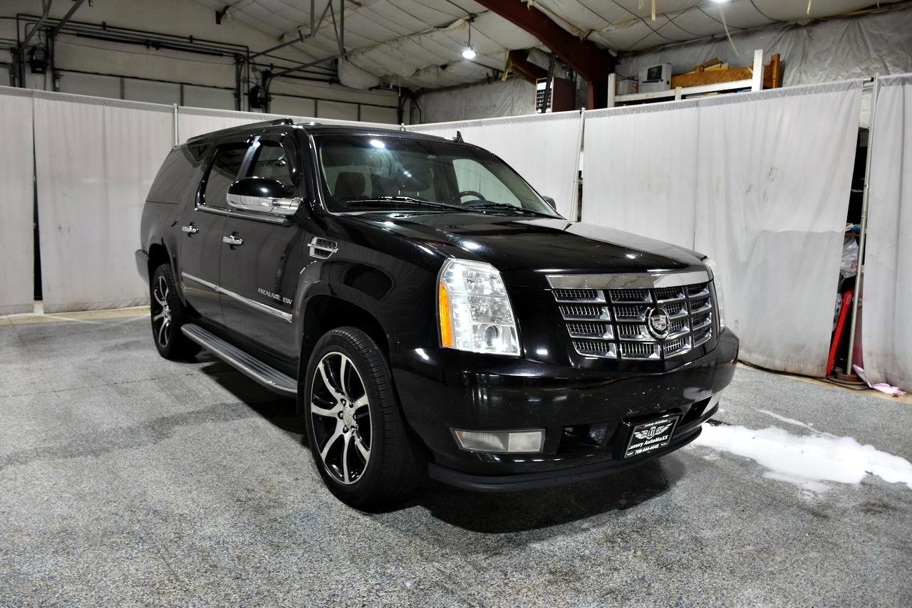Used 2011 Cadillac Escalade ESV Luxury image 25