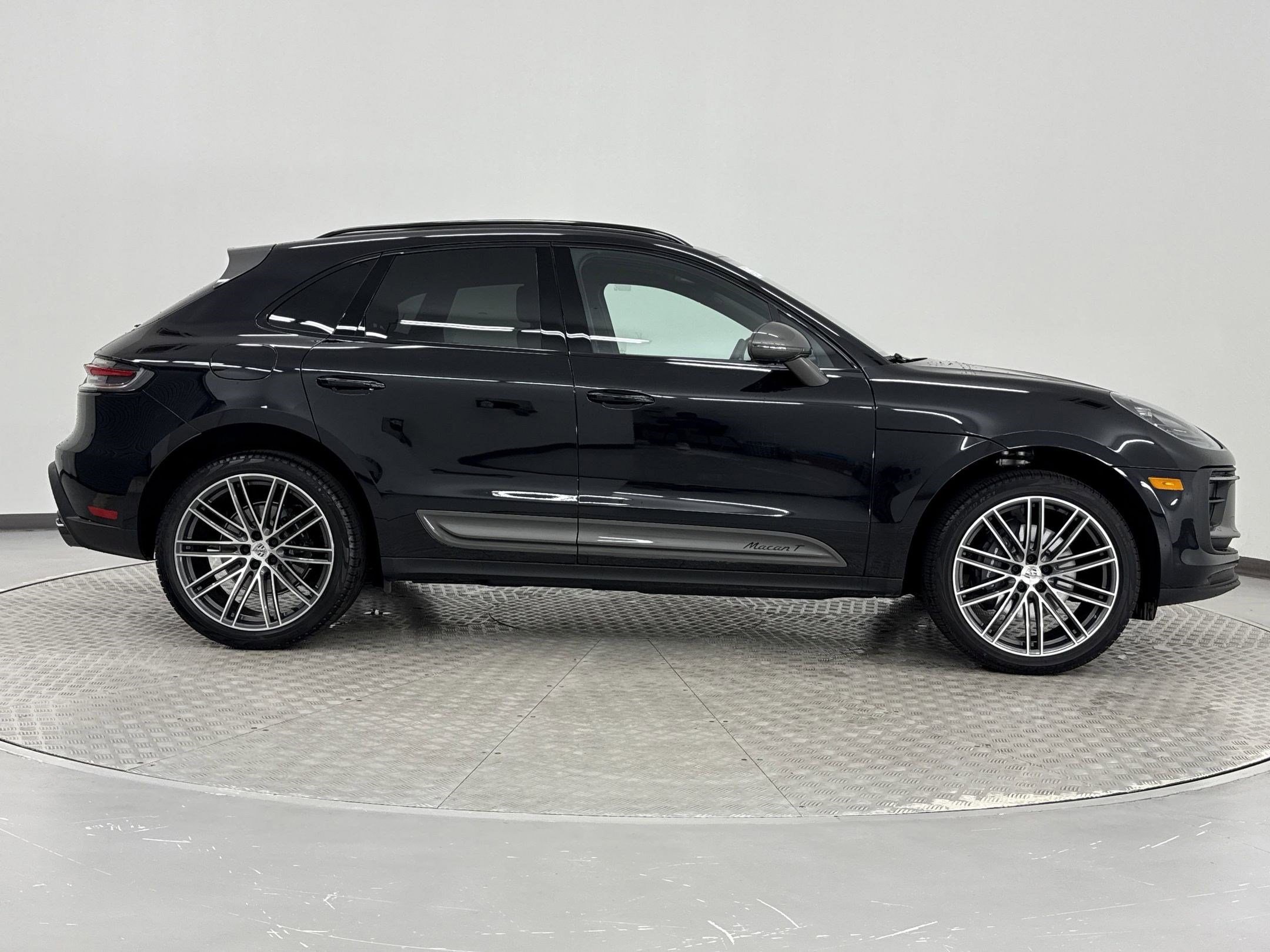 Used 2025 Porsche Macan Turbo image 8