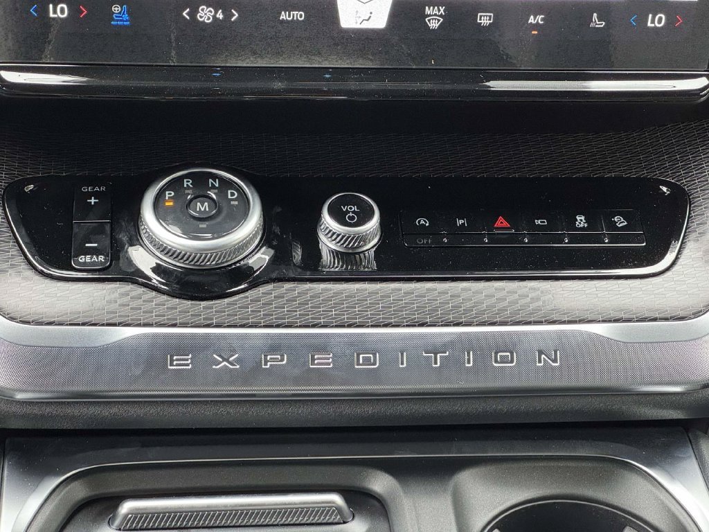 New 2027 Ford Expedition Max Platinum w/ Stealth Appearance Package AWD/4WD image 6