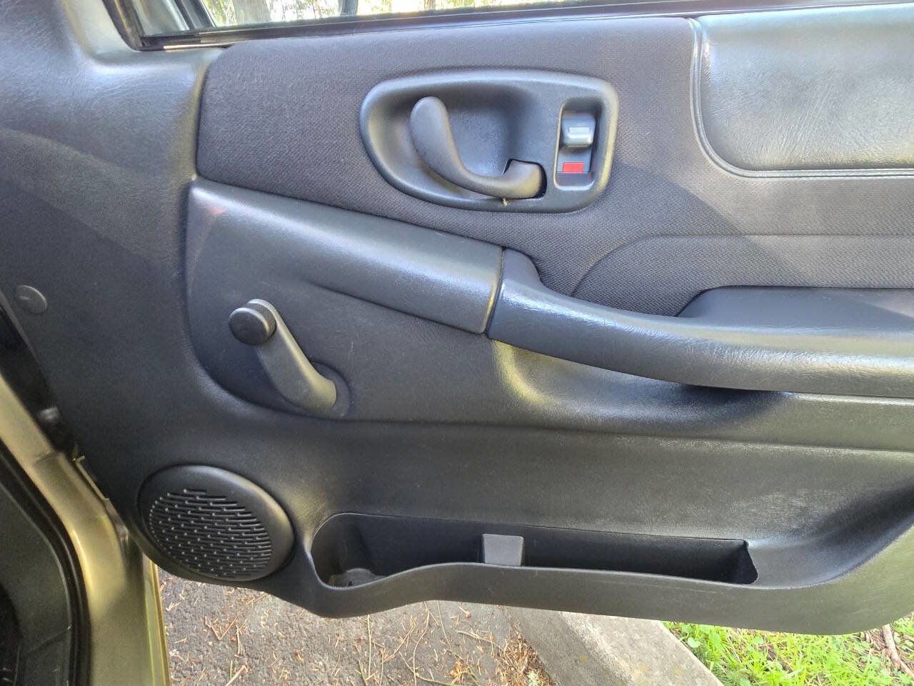 Used 2003 Chevrolet S10 Pickup LS image 26