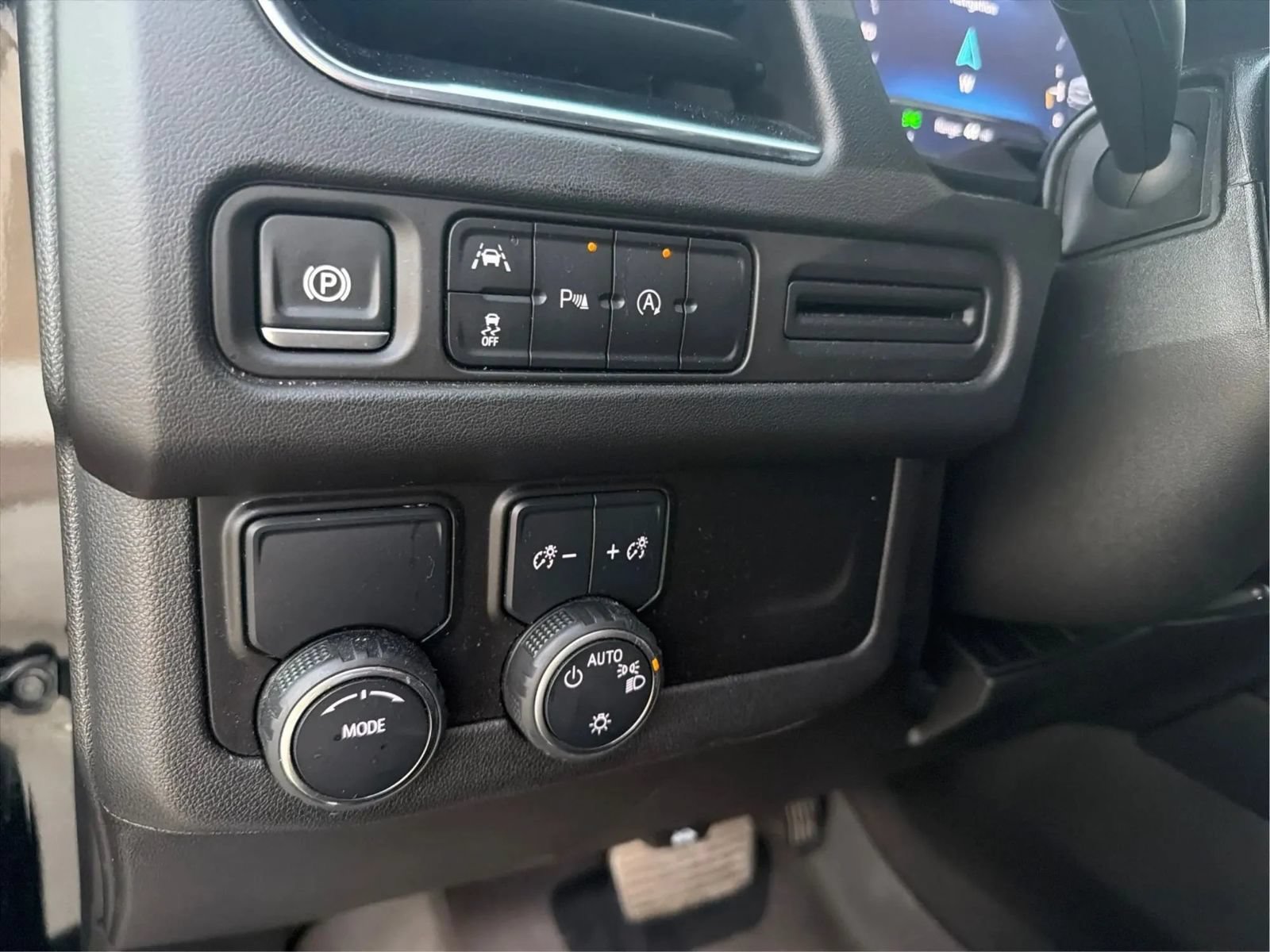 Used 2024 Chevrolet Suburban RST RWD image 22