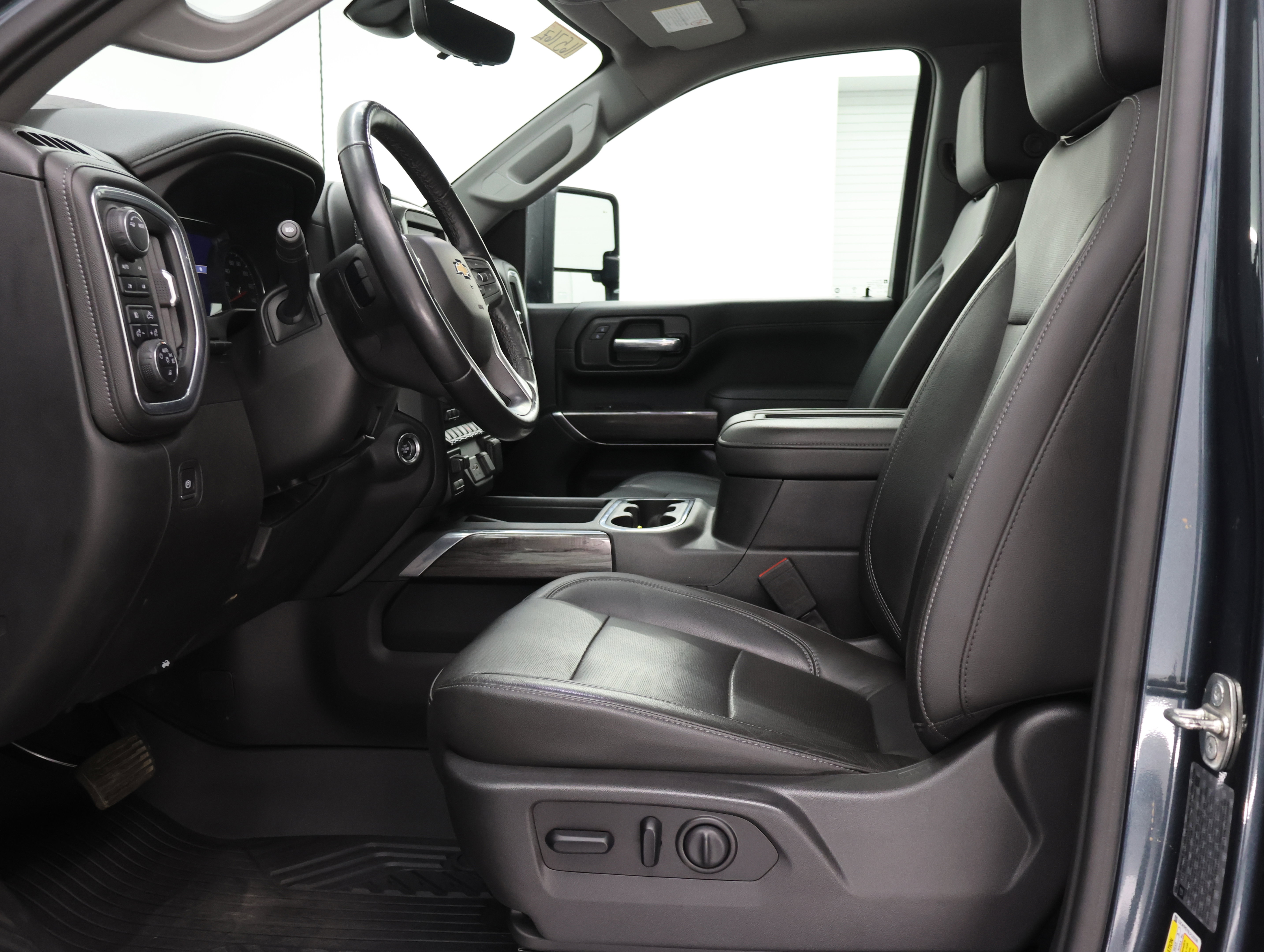 Used 2020 Chevrolet Silverado 2500 LTZ w/ LTZ Premium Package AWD/4WD image 8