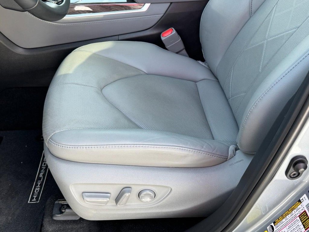 Used 2024 Toyota Highlander Platinum image 26